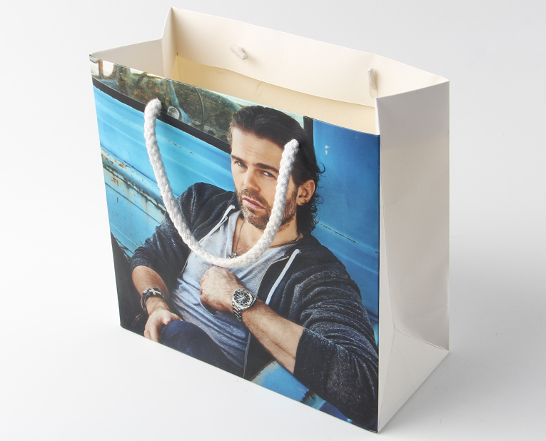 高檔紙袋廠家-廣州駿業(yè)包裝實業(yè)有限公司 高檔紙袋廠家