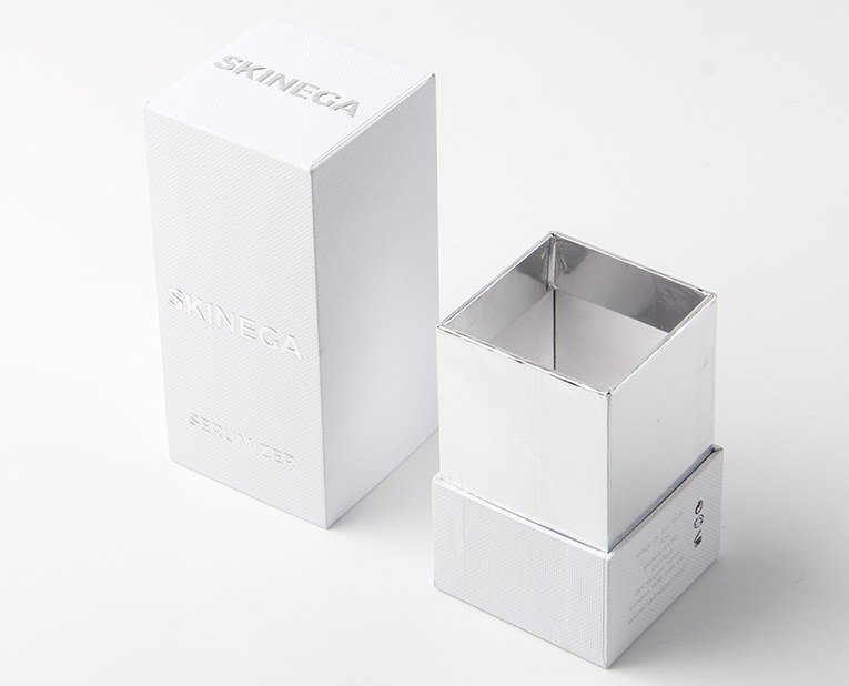 香水精裝盒廠家?guī)惚鎰e真假白紙板！