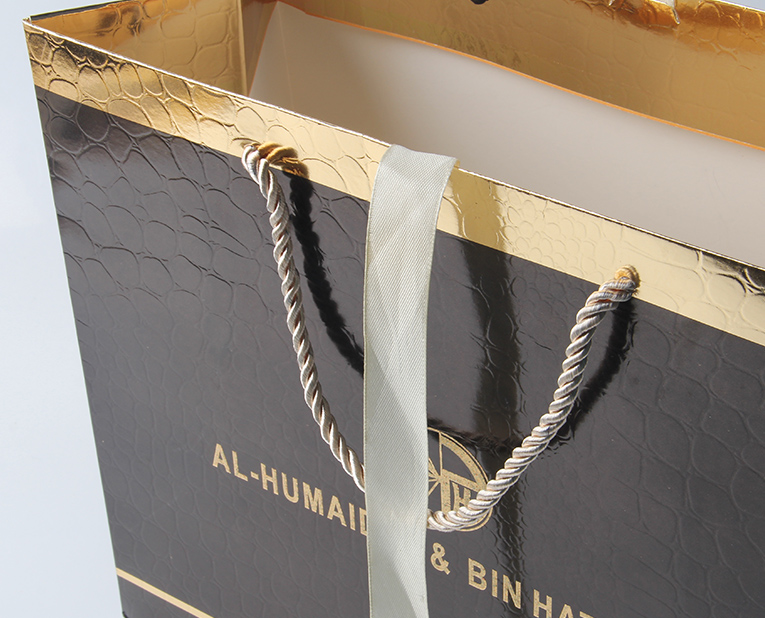 化妝品紙袋訴說著絲印技術(shù)在訂制中的沒落 化妝品紙袋訴說著絲印技術(shù)在訂制中的沒落