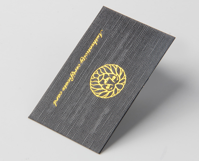 關(guān)于燙金的腦洞，被皮具吊牌廠家的譚師傅畫上句號(hào)