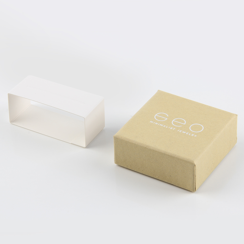 以免保健品精裝盒工廠受到輻射損失，增加款式或成為一出路