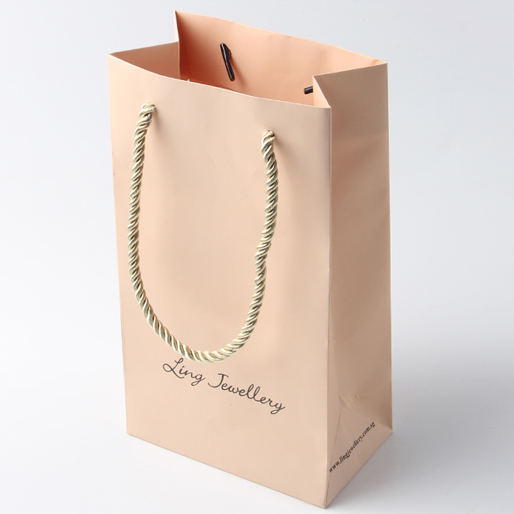 不管是不是首飾紙袋定做，工廠也不會(huì)打破約定俗成的規(guī)則