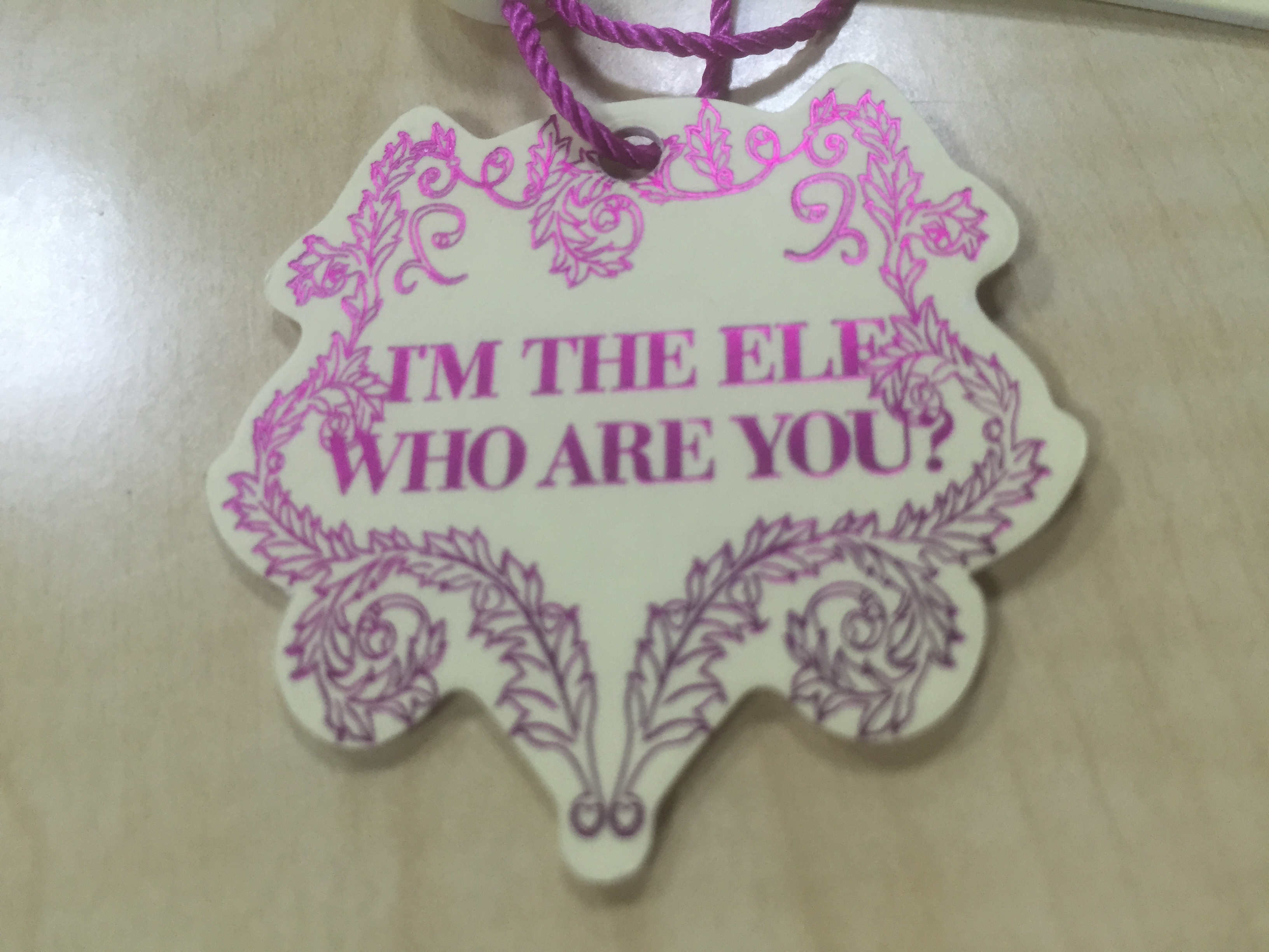 總說(shuō)服裝吊牌的設(shè)計(jì)要注意燙印尺寸，解析到底是多大尺寸