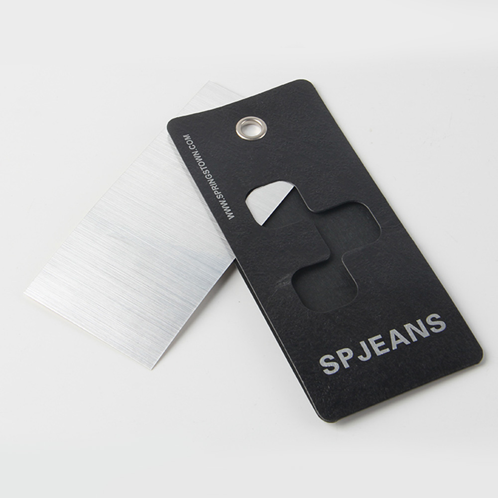 電子產(chǎn)品吊牌定制考慮好這些要素，鏤空工藝也挺不錯