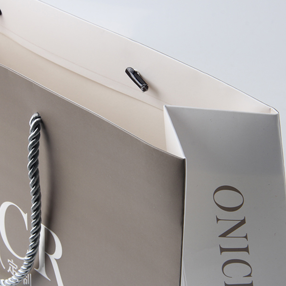 美容產(chǎn)品的紙袋如果要鏤空一般廠家會(huì)建議你這么做 美容產(chǎn)品的紙袋如果要鏤空一般廠家會(huì)建議你這么做